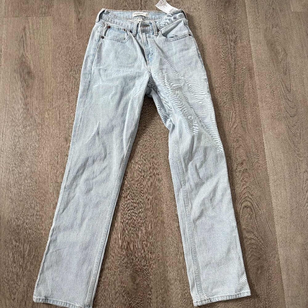 Abercrombie & Fitch The 90s Straight Mid Rise Jeans